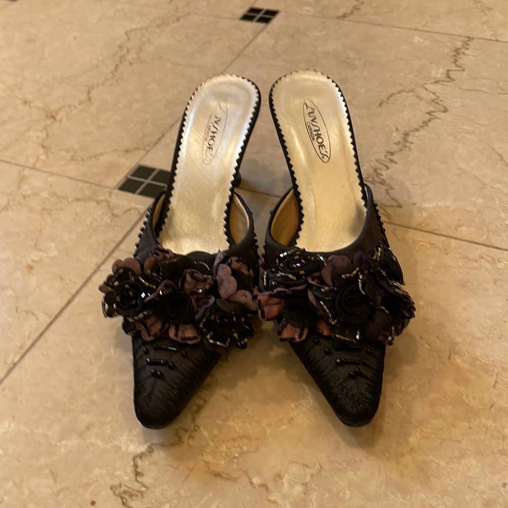 Black satin beaded flower slides. Size 6